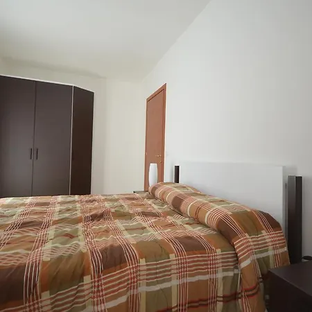 Leonardo House 2 *