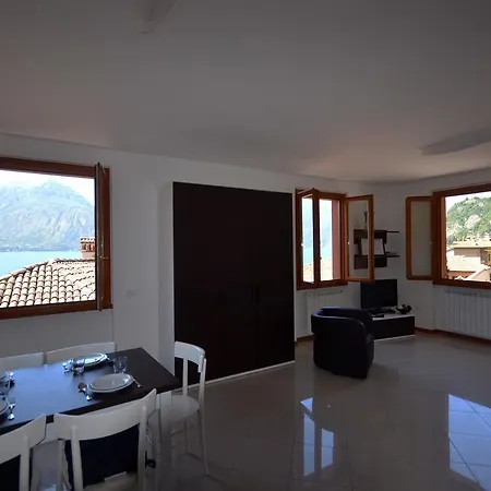 Leonardo House 2 Casa de Férias Varenna